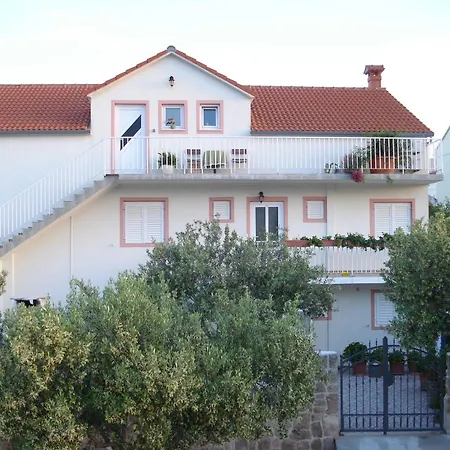 Bodlovic - Zf Hvar * חוואר